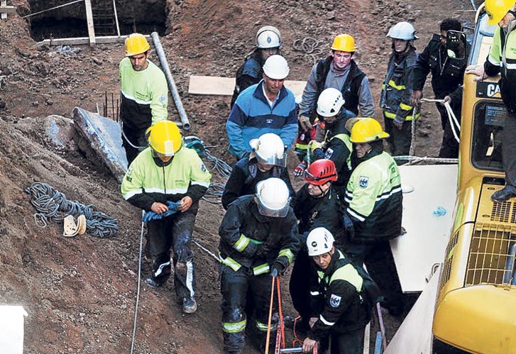 Dos heridos al derrumbarse una obra en construcción