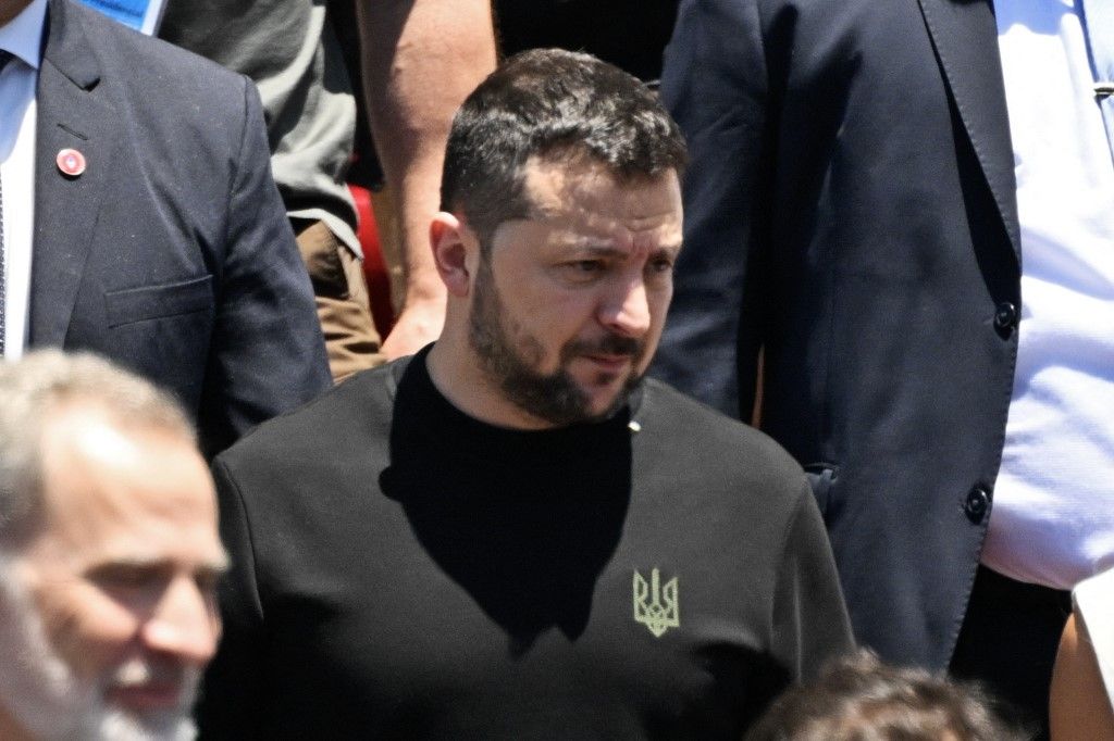 El singular look de Volodimir Zelenski en la asunción de Javier Milei: sin traje y sin corbata
