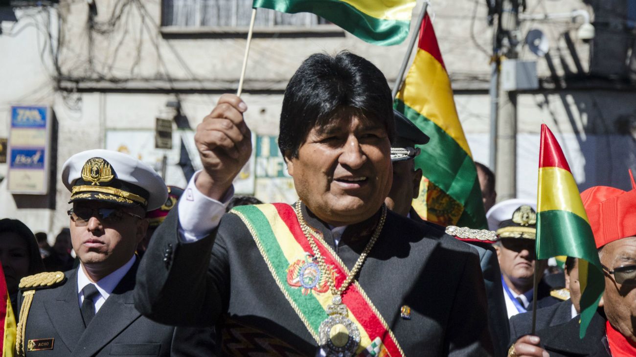 Robaron atributos presidenciales de Evo Morales mientras el custodio estaba en un prostíbulo