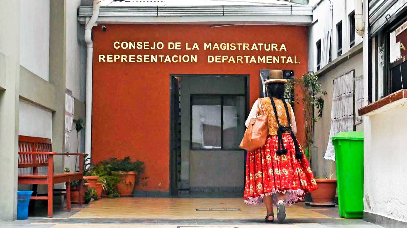 Bolivianos votan a los jueces, entre el desinterés y la incertidumbre