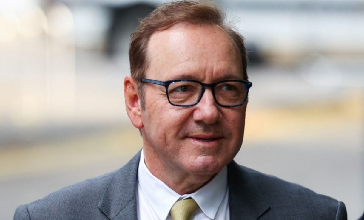 Juicio a Kevin Spacey: una víctima lo llamó "depredador sexual" y otra dijo que fue abusada "mientras dormía"