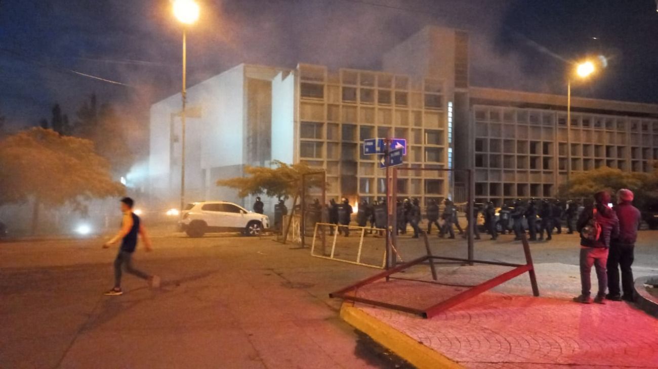 Chubut aprobó la ley de megaminería para la meseta central: hubo protestas e incidentes