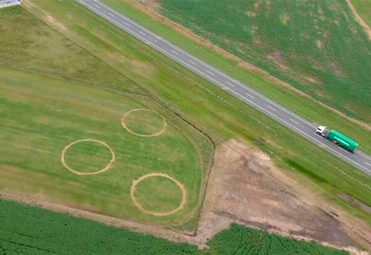 Aparecen extraños círculos en el aeroclub de Carmen de Areco