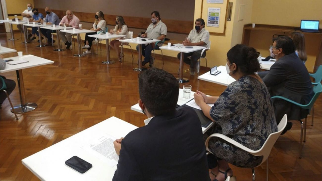 Los estatales acordaron un incremento salarial del 23,2%