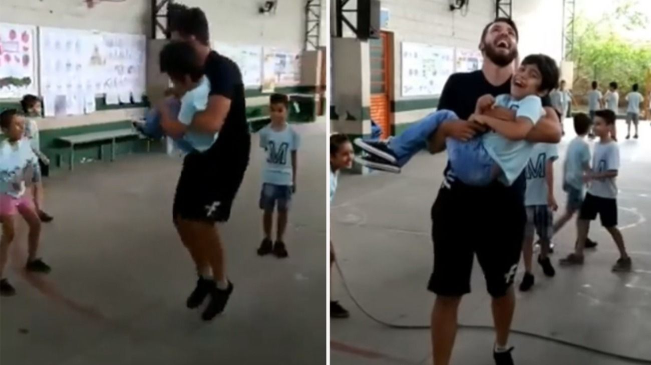 El docente que hizo posible que su alumno en silla de ruedas pueda saltar la soga