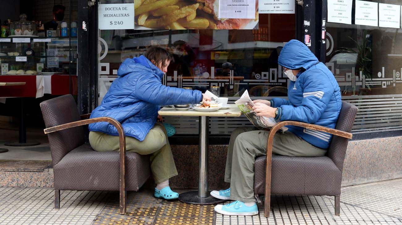Cuarentena: cuáles son las condiciones para los bares y las reuniones sociales
