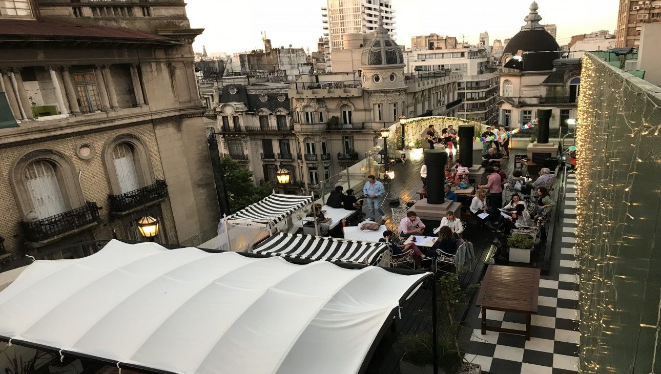 Trendy y tanguero: una terraza ideal para los amantes de la Ciudad
