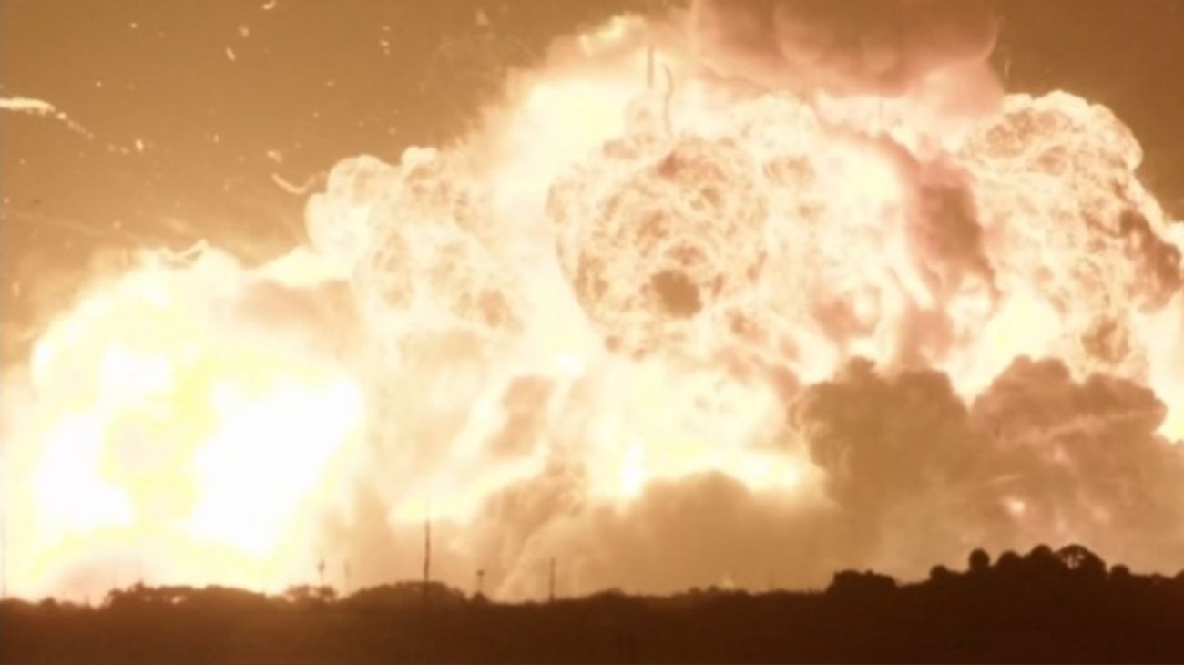 Quedó registrada en video la aterradora explosión de un cohete de la compañía de Jeff Bezos en Cabo Cañaveral