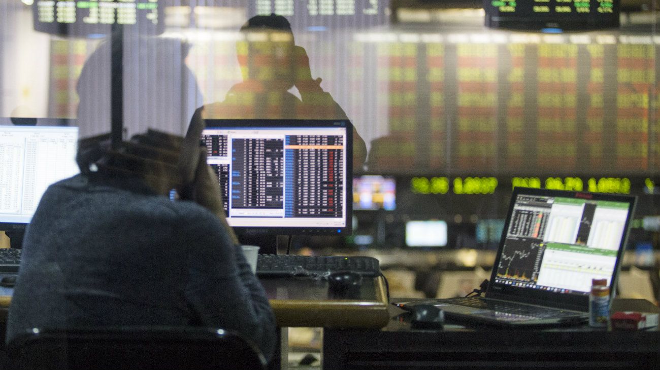 El dólar retrocedió, pero el riesgo país llegó a su nivel más alto desde 2014