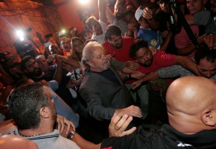 Primer sondeo con Lula en prisión: perdió 6 puntos de intención de voto